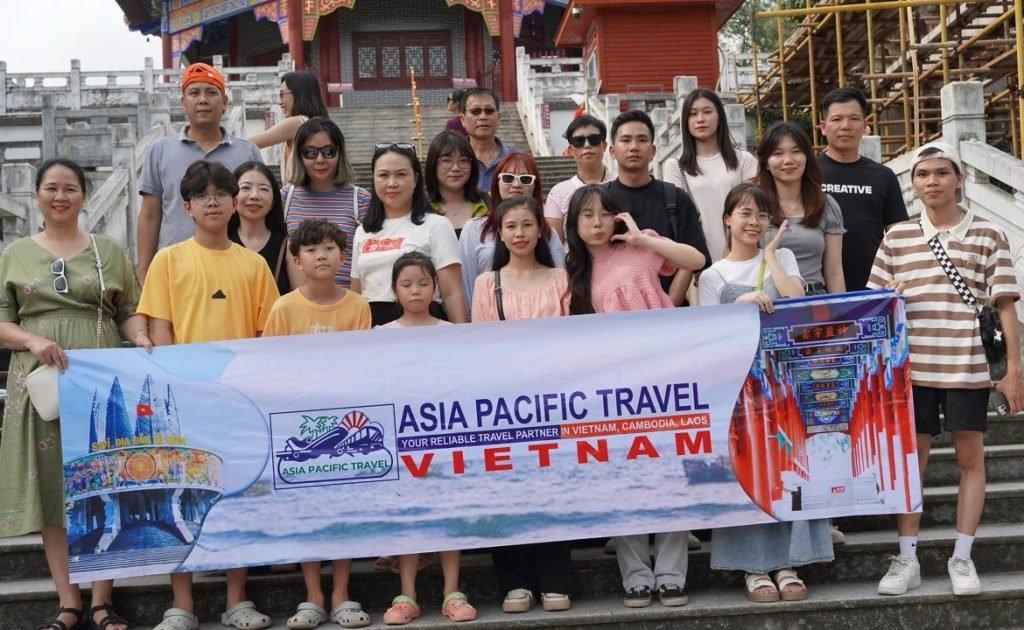 asiapacifictravel_team (1) asiapacifictravel_team (1)